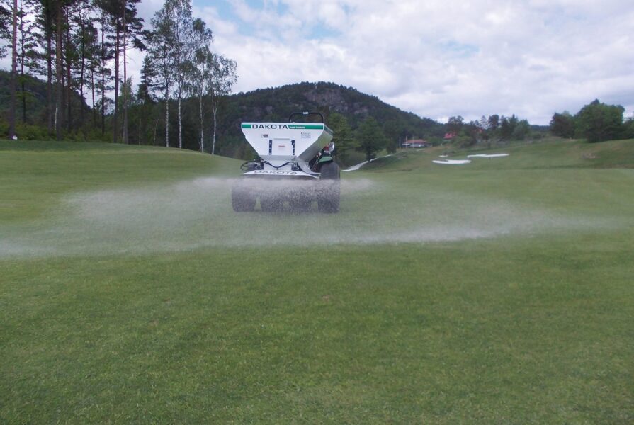 Dakota 412 Turf Tender Nellemann Machinery