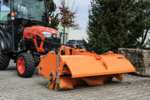 swe-57-kehrmaschine-ku-lx351-einsatz02-matev