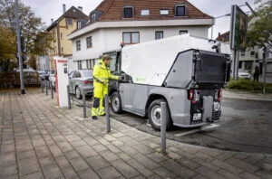 MC_250_electric_municipal_charging_station_app_04_CI25-300_dpi